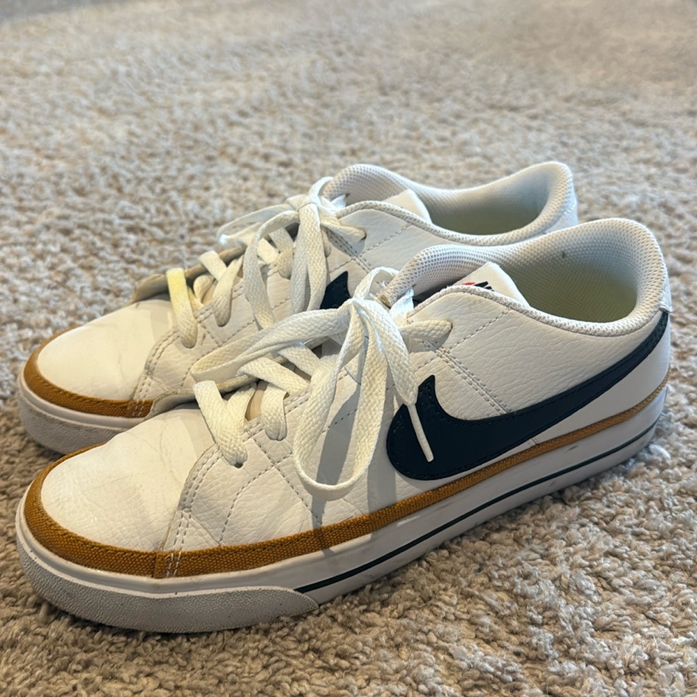Nike Court Legacy